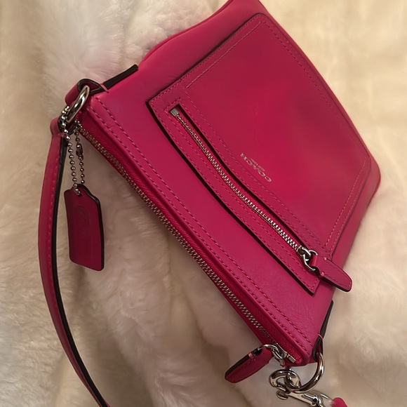 🩷COACH HOT PINK 🩷 Crossbody Bag. Gorgeous alone or with set. All pieces 🩷 - Picture 6 of 9